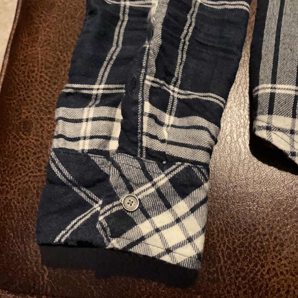 Abercrombie & Fitch women’s navy plaid shirt - Picture 8 of 8